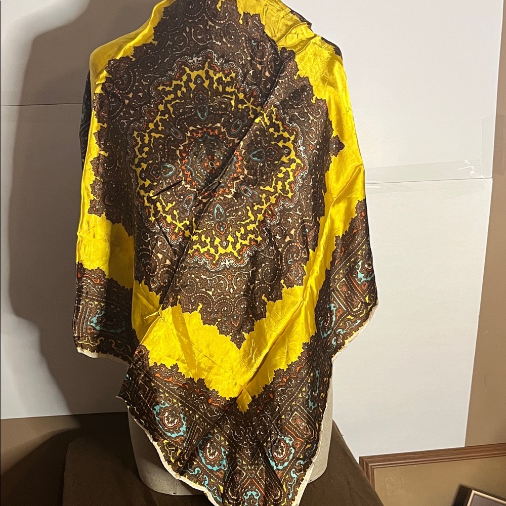 😄60’s hand rolled hems scarf Japan golds brown